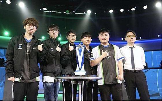 媒體與球迷 媒體與球迷