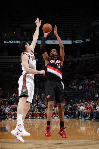 他将缺席三 他将缺席三